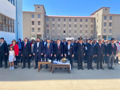 Sayın Kaymakamımız Volkan HÜLÜR 19 Mayıs Atatürk'ü Anma, Gençlik ve Spor Bayramını ilçemiz gençleri ile coşkuyla kutladı.